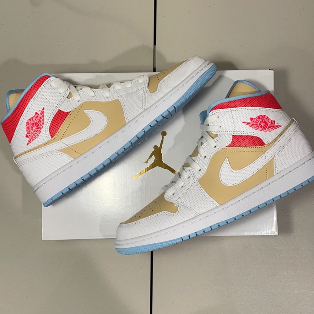 Jordan 1 Mid Sesame